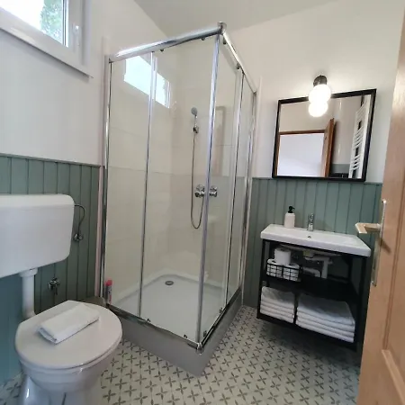 Harmonia Fahazak 公寓 *